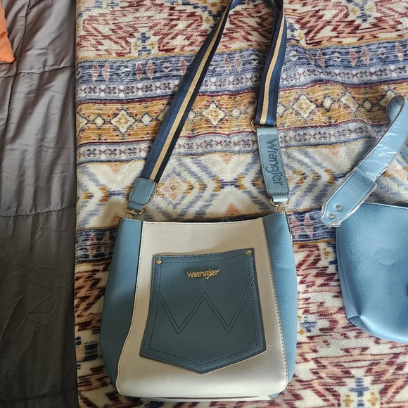 WRANGLER Like New Colorblock Cross Body 2-in-1Leather Purse/Bag Blue/white (348) - Picture 8 of 16